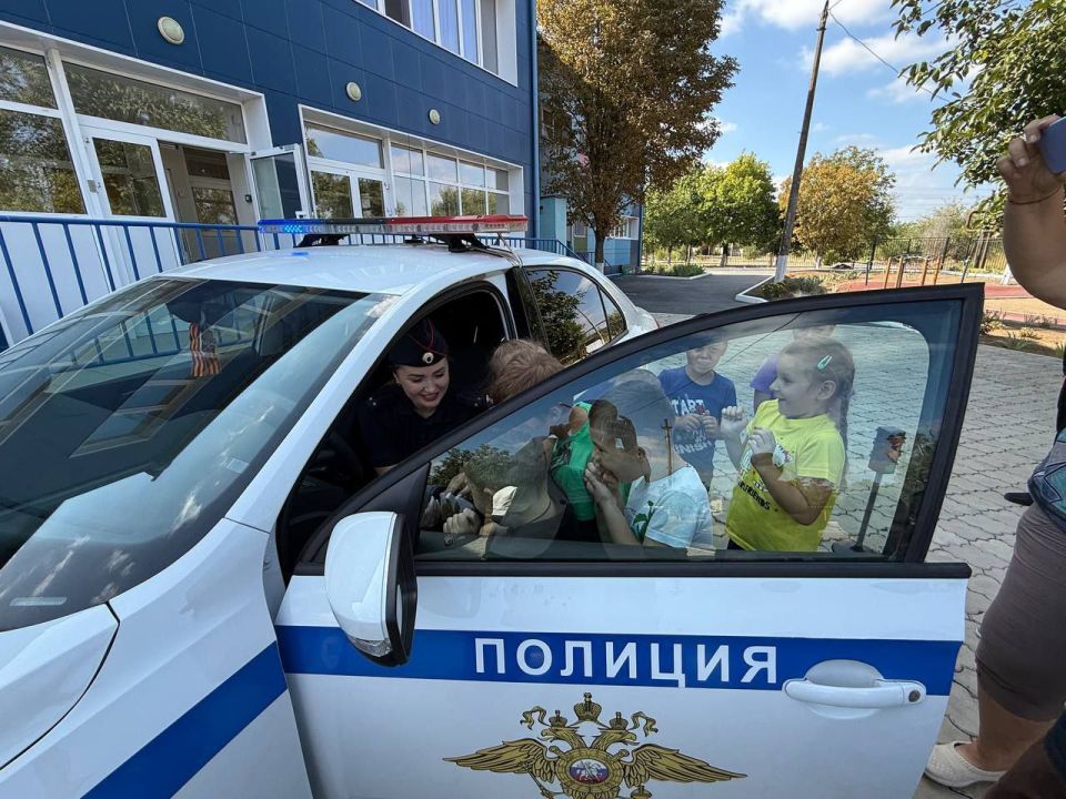 В детском саду №93 города Мариуполя прошла яркая и познавательная встреча! К малышам в гости пришли сотрудники Госавтоинспекции В детском саду №93 города Мариуполя прошла яркая и познавательная встреча! К малышам в гости пришли сотрудники Госавтоинспекции