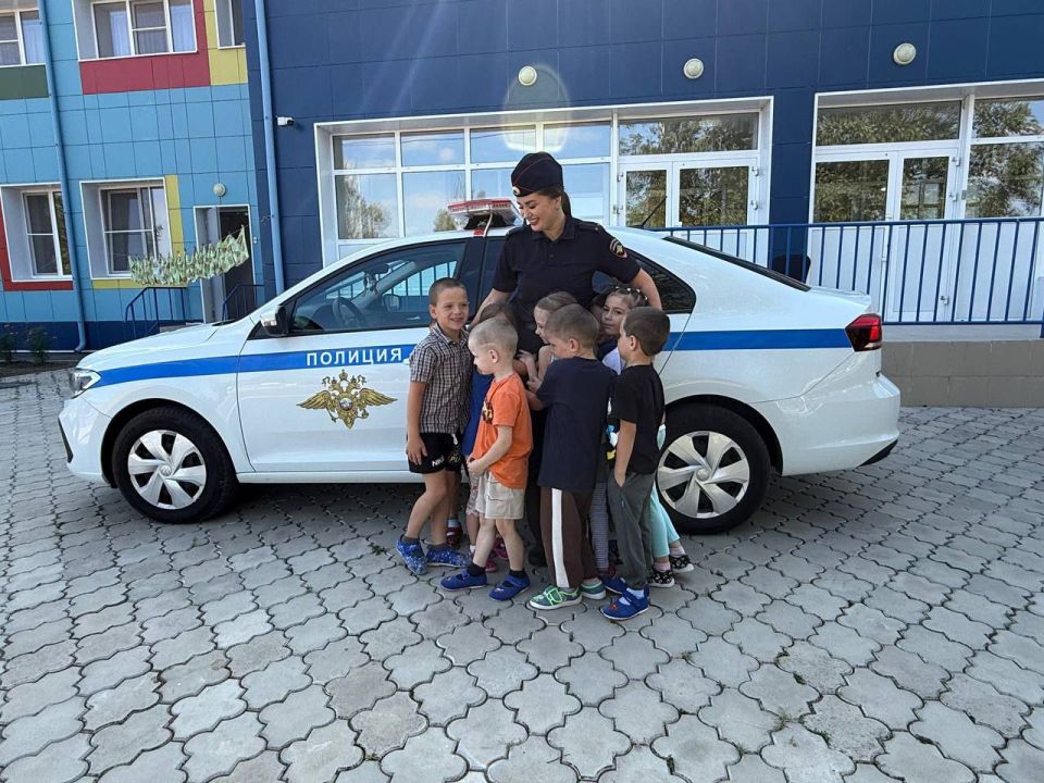 В детском саду №93 города Мариуполя прошла яркая и познавательная встреча! К малышам в гости пришли сотрудники Госавтоинспекции В детском саду №93 города Мариуполя прошла яркая и познавательная встреча! К малышам в гости пришли сотрудники Госавтоинспекции