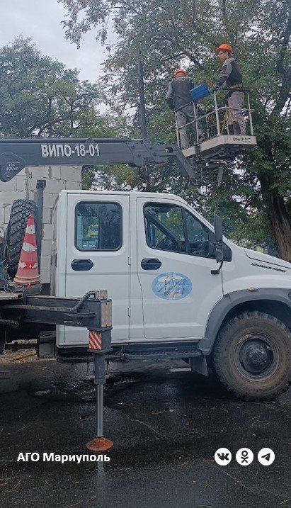 «Мариупольгорсвет» продолжает монтаж праздничной атрибутики «Мариупольгорсвет» продолжает монтаж праздничной атрибутики