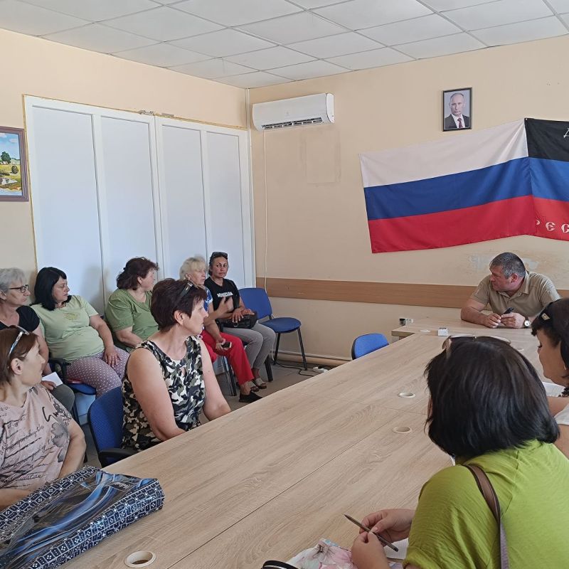 Заведующий Сартанским территориальным сектором ответил на вопросы жителей