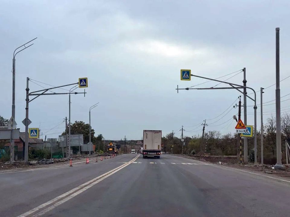 Вниманию водителей. В рамках реконструкции автодороги Р-280 «Новороссия» Ростов-на-Дону – Мариуполь – Мелитополь – Симферополь в период с 10 по 12 сентября 2025 года на автомобильной трассе будут проводиться работы по... Вниманию водителей. В рамках реконструкции автодороги Р-280 «Новороссия» Ростов-на-Дону – Мариуполь – Мелитополь – Симферополь в период с 10 по 12 сентября 2025 года на автомобильной трассе будут проводиться работы по...