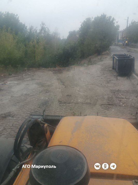 Мариупольские коммунальщики освободили улицы города от 80 кубометров мусора Мариупольские коммунальщики освободили улицы города от 80 кубометров мусора