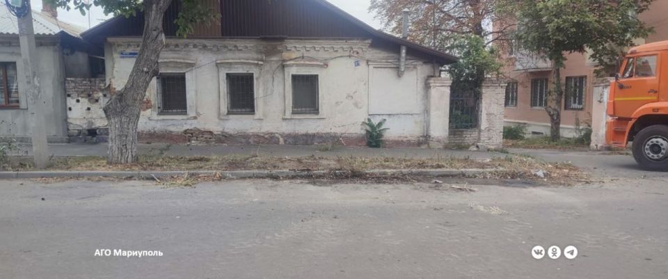 Мариупольские коммунальщики освободили улицы города от 80 кубометров мусора Мариупольские коммунальщики освободили улицы города от 80 кубометров мусора