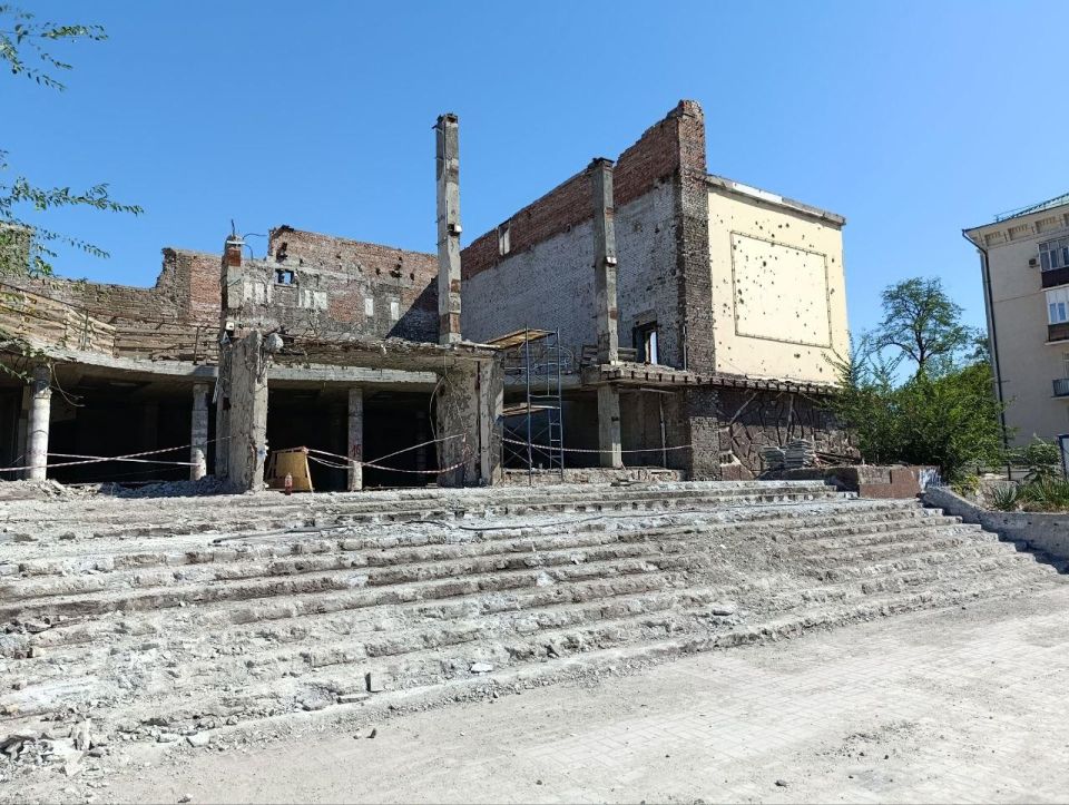 При участии ФАУ «РосКапСтрой» в Мариуполе ведется восстановление ряда социальных объектов