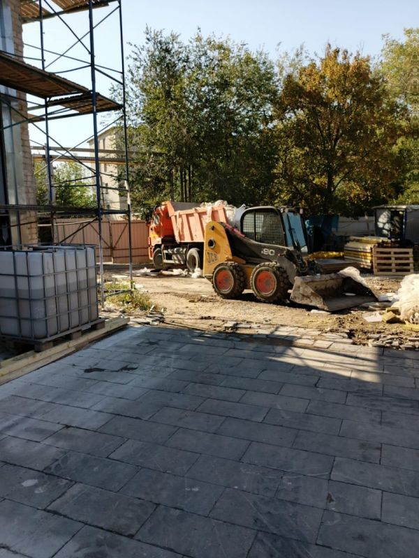 В Мариуполе продолжается восстановление спорткомплекса «Нептун» В Мариуполе продолжается восстановление спорткомплекса «Нептун»