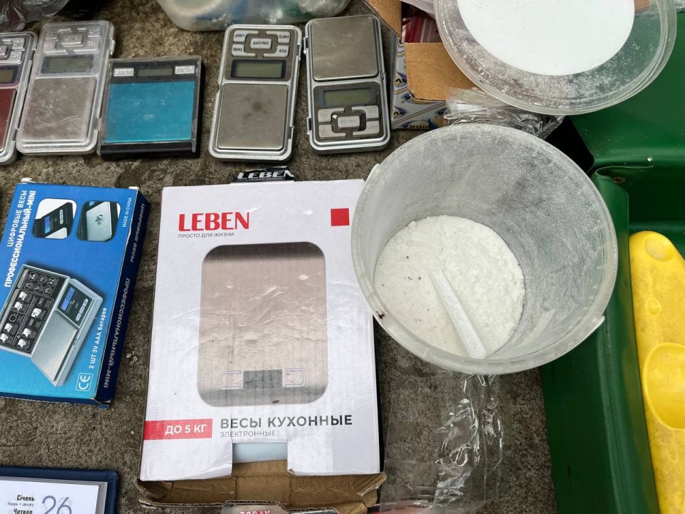 Полицейские пресеки попытку незаконного сбыта наркотиков в Мариуполе Полицейские пресеки попытку незаконного сбыта наркотиков в Мариуполе