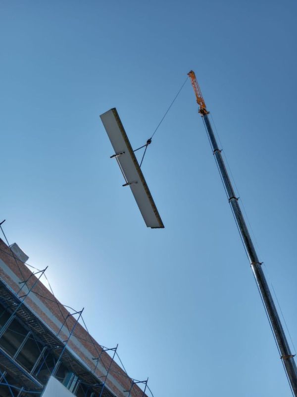 В Мариуполе продолжается восстановление спорткомплекса «Нептун»