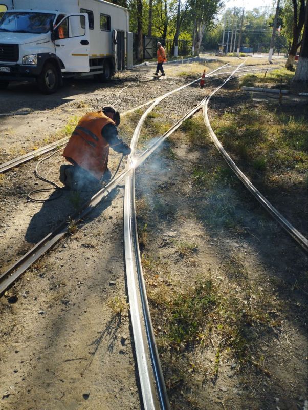 Мариупольтранс: Сотрудники службы по обслуживанию и ремонту пути МУП « МАРИУПОЛЬТРАНС» выполнили ремонт 30 м одиночного пути с заменой шпал и восстановлением спецчастей Мариупольтранс: Сотрудники службы по обслуживанию и ремонту пути МУП « МАРИУПОЛЬТРАНС» выполнили ремонт 30 м одиночного пути с заменой шпал и восстановлением спецчастей