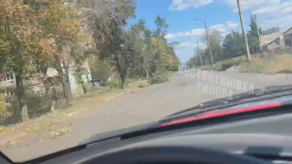 Появились кадры из Константиновки, которую ВСУ по обыкновению превратили в большой «опорник», обрекая тем самым на серьезный урон при освобождении