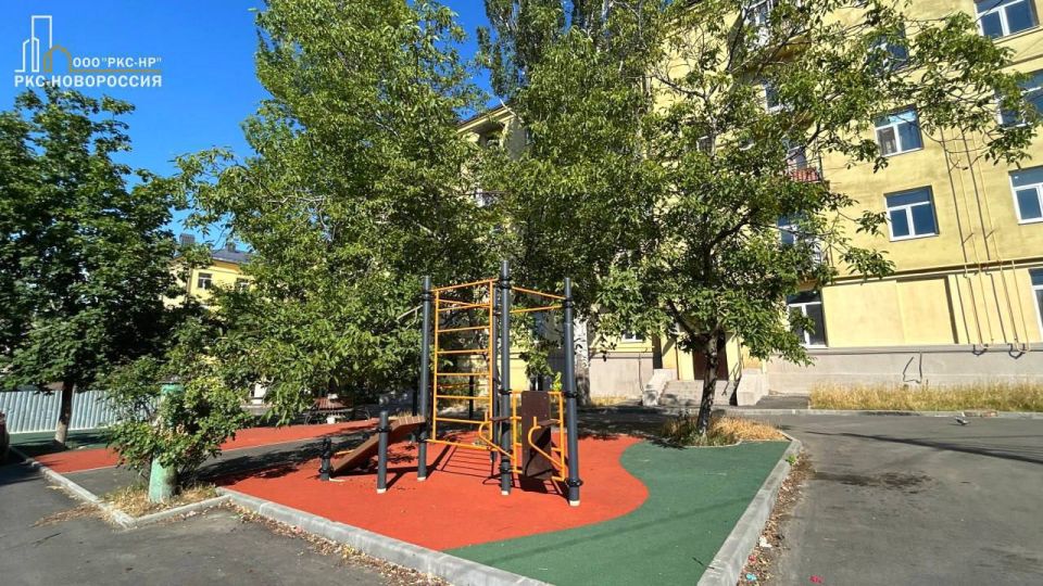 В рамках программы «Благоустройство придомовых территорий 2024-2026» завершены работы во дворе на ул. Артема