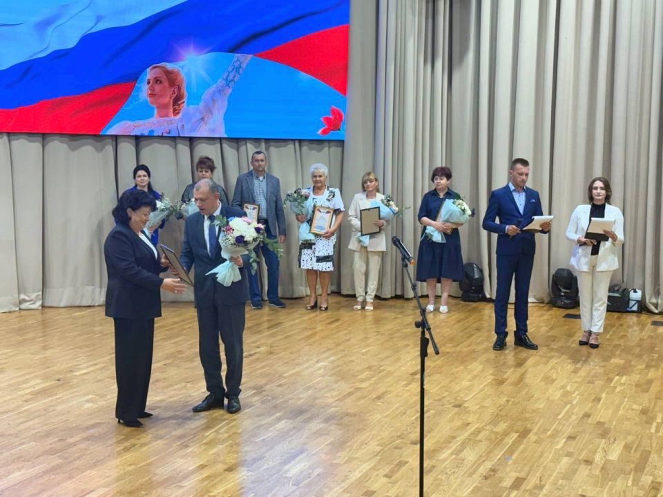 Мариуполю 247 лет. В «Центре детского и юношеского творчества города Мариуполя» состоялось торжественное мероприятие, посвящённое Дню города Мариуполя Мариуполю 247 лет. В «Центре детского и юношеского творчества города Мариуполя» состоялось торжественное мероприятие, посвящённое Дню города Мариуполя