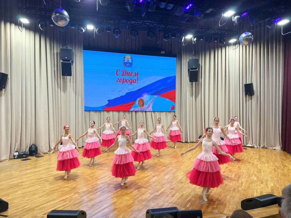 Мариуполю 247 лет. В «Центре детского и юношеского творчества города Мариуполя» состоялось торжественное мероприятие, посвящённое Дню города Мариуполя Мариуполю 247 лет. В «Центре детского и юношеского творчества города Мариуполя» состоялось торжественное мероприятие, посвящённое Дню города Мариуполя