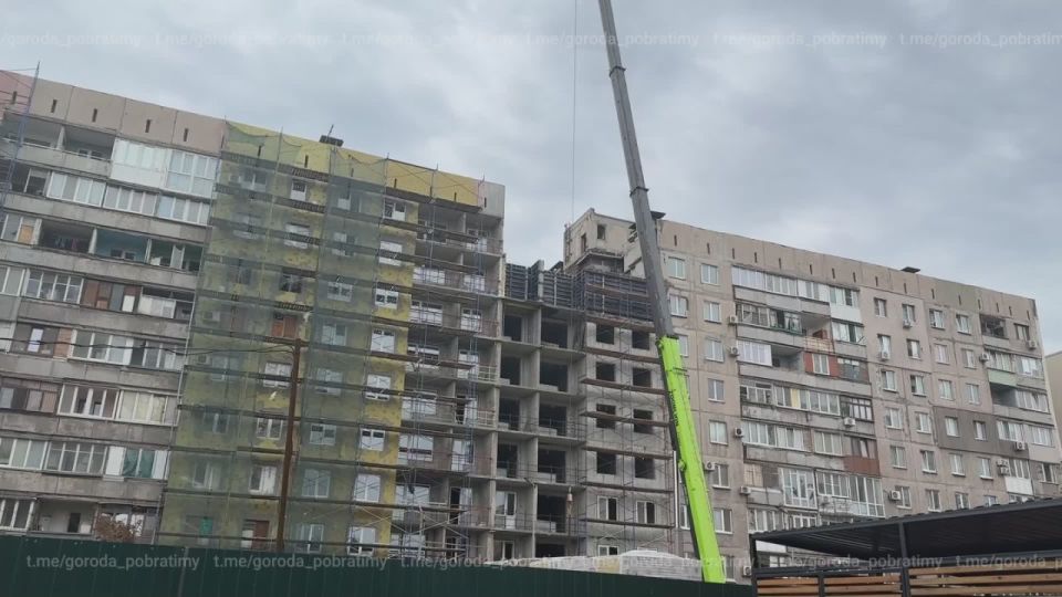 В Мариуполе продолжается восстановление МКД