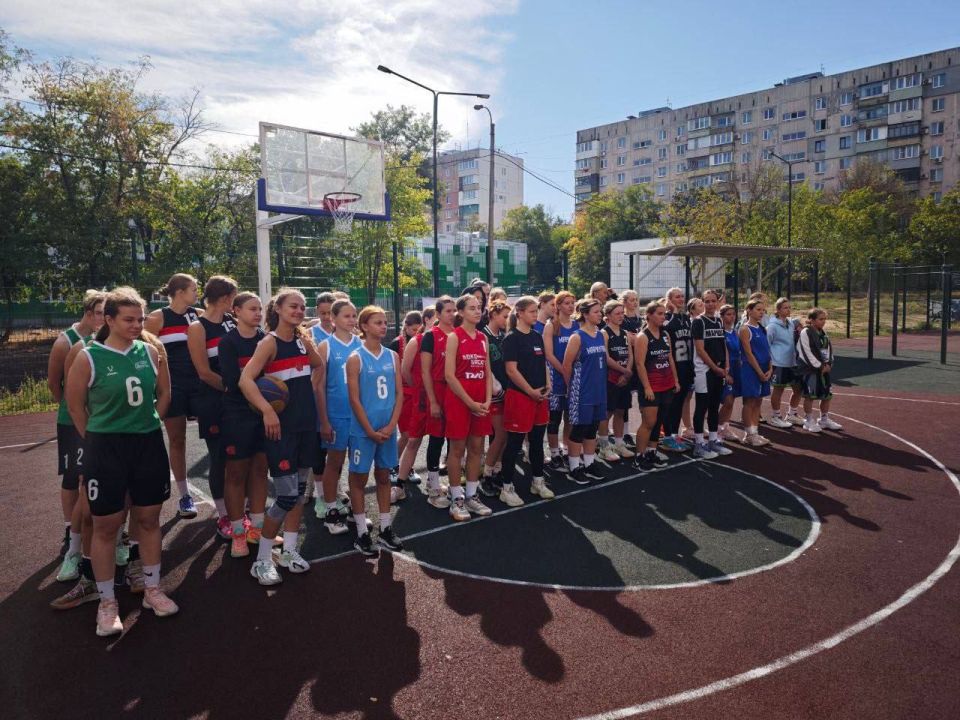 Мариуполь зажигает: первый этап чемпионата по стритболу 33 собрал лучшие команды региона! Мариуполь зажигает: первый этап чемпионата по стритболу 33 собрал лучшие команды региона!