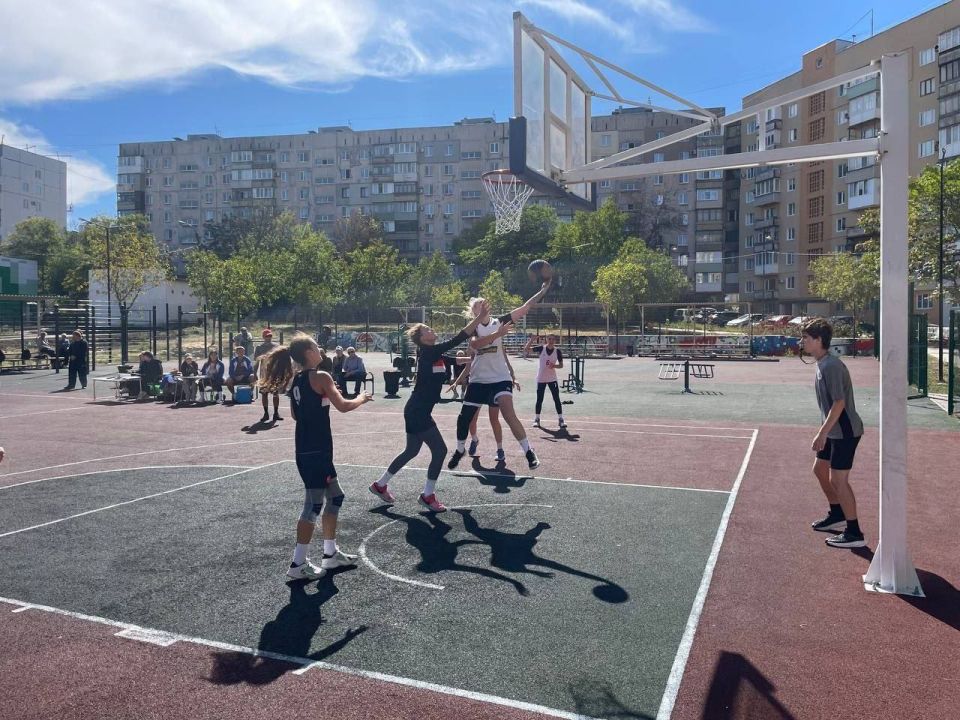 Мариуполь зажигает: первый этап чемпионата по стритболу 33 собрал лучшие команды региона! Мариуполь зажигает: первый этап чемпионата по стритболу 33 собрал лучшие команды региона!