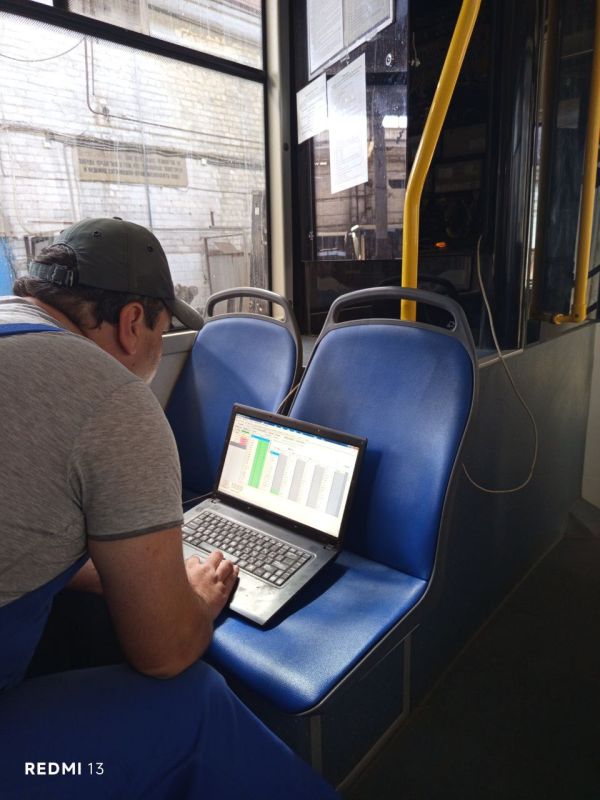 Мариупольтранс: Специалисты автобусного и троллейбусного парка МУП "МАРИУПОЛЬТРАНС" ежедневно производят осмотр и наладку основных узлов и агрегатов подвижного состава Мариупольтранс: Специалисты автобусного и троллейбусного парка МУП "МАРИУПОЛЬТРАНС" ежедневно производят осмотр и наладку основных узлов и агрегатов подвижного состава