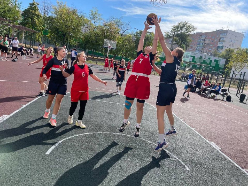 Мариуполь зажигает: первый этап чемпионата по стритболу 33 собрал лучшие команды региона! Мариуполь зажигает: первый этап чемпионата по стритболу 33 собрал лучшие команды региона!