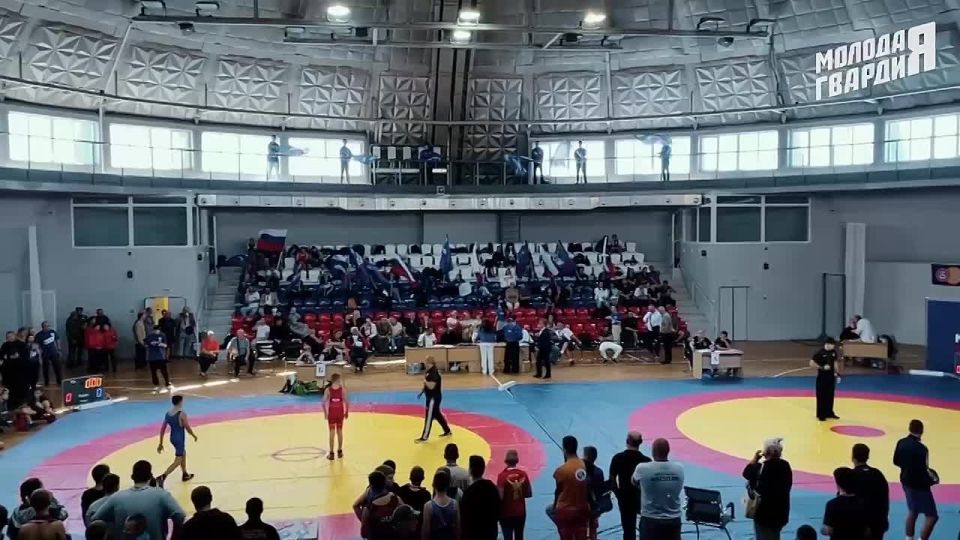Мариуполь. «Молодая Гвардия» совместно с Федерацией спортивной борьбы организовала республиканский турнир по греко-римской борьбе В соревнованиях, приуроченных ко дню города, приняли участие более 350 спортсменов, среди...