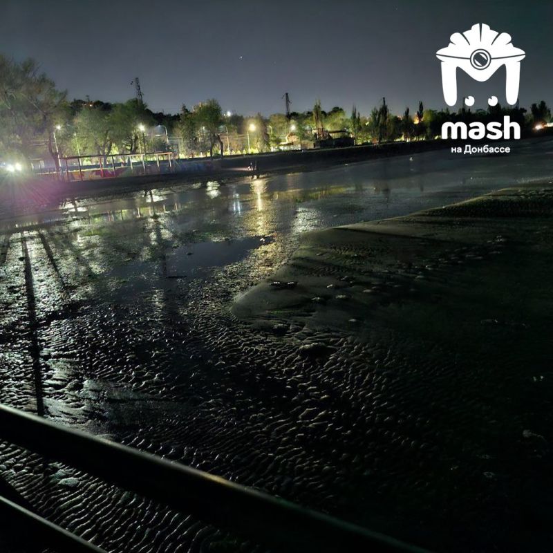 Природа уже намекает, что пора заканчивать бархатный сезон — в Мариуполе из-за шторма произошел отлив Природа уже намекает, что пора заканчивать бархатный сезон — в Мариуполе из-за шторма произошел отлив