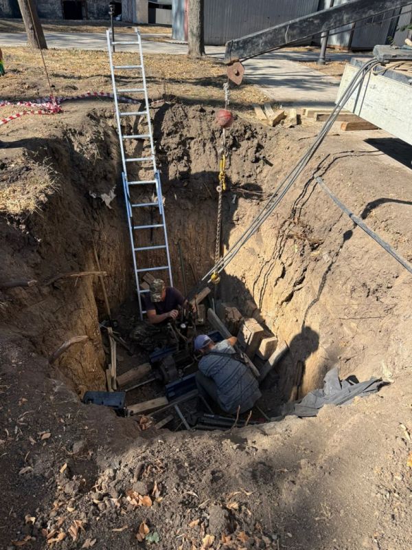 Петербургские энергетики продолжают подключение Мариупольского драмтеатра к электросетям Петербургские энергетики продолжают подключение Мариупольского драмтеатра к электросетям