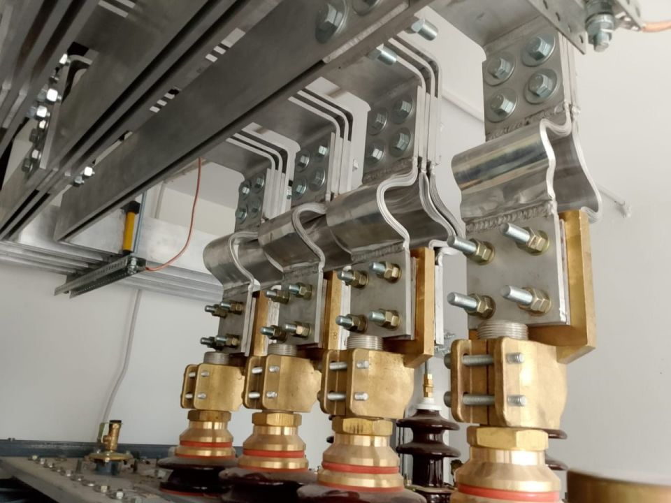 Петербургские энергетики продолжают подключение Мариупольского драмтеатра к электросетям Петербургские энергетики продолжают подключение Мариупольского драмтеатра к электросетям