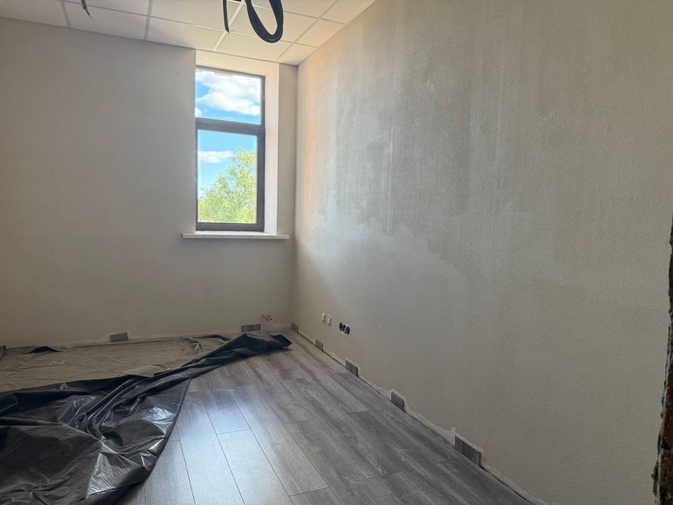 Специалисты из Санкт-Петербурга благоустраивают территорию драмтеатра в Мариуполе Специалисты из Санкт-Петербурга благоустраивают территорию драмтеатра в Мариуполе