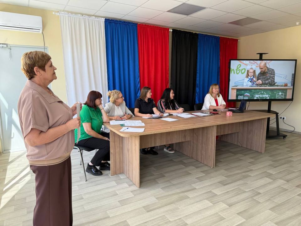 В Мариуполе сотрудники ГАИ обсудили с педагогами вопросы профилактики детского дорожно-транспортного травматизма В Мариуполе сотрудники ГАИ обсудили с педагогами вопросы профилактики детского дорожно-транспортного травматизма