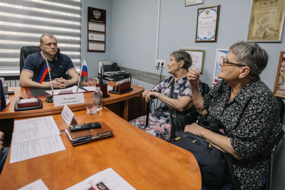 Антон Кольцов: О темпах продвижения квартирной очереди и сроках предоставления муниципального жилья говорили с жителями левобережья