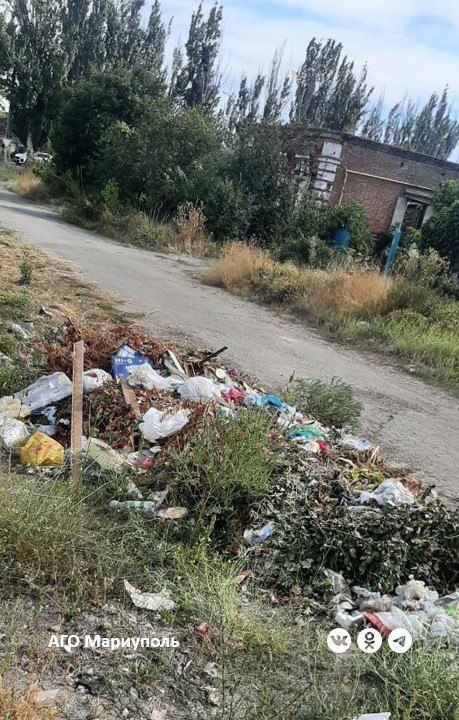 «Коммунальник» расчистил от мусора открытые территории в Жовтневом районе Мариуполя «Коммунальник» расчистил от мусора открытые территории в Жовтневом районе Мариуполя