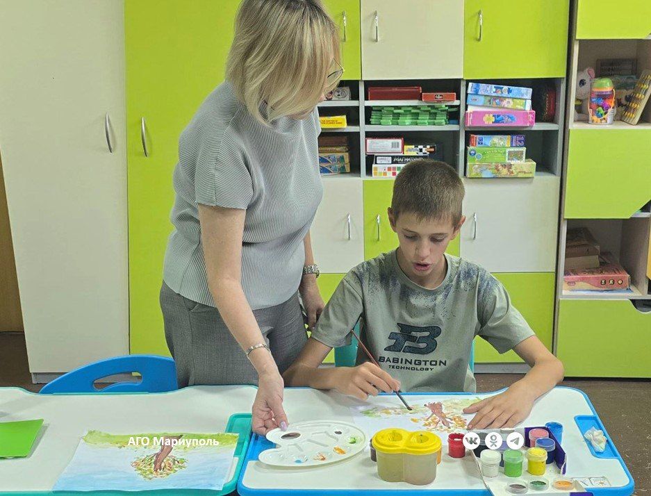 Для особенных детей левобережья Мариуполя провели занятие по арт-терапии Для особенных детей левобережья Мариуполя провели занятие по арт-терапии