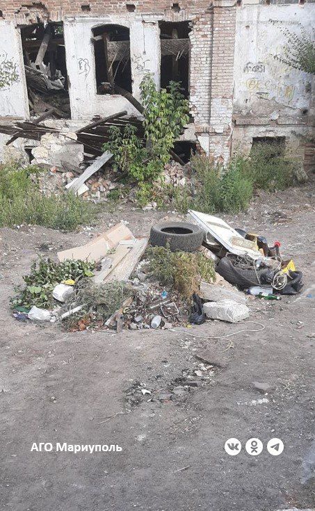 «Коммунальник» расчистил от мусора открытые территории в Жовтневом районе Мариуполя «Коммунальник» расчистил от мусора открытые территории в Жовтневом районе Мариуполя