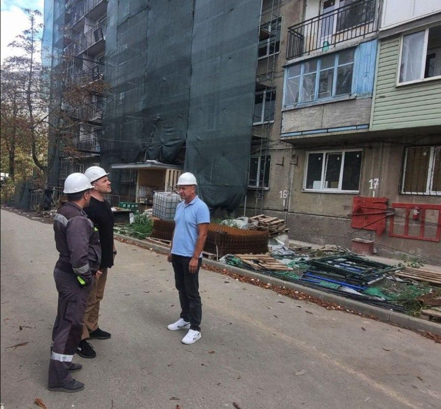 Сочинские строители восстанавливают в Республике более 200 объектов Сочинские строители восстанавливают в Республике более 200 объектов