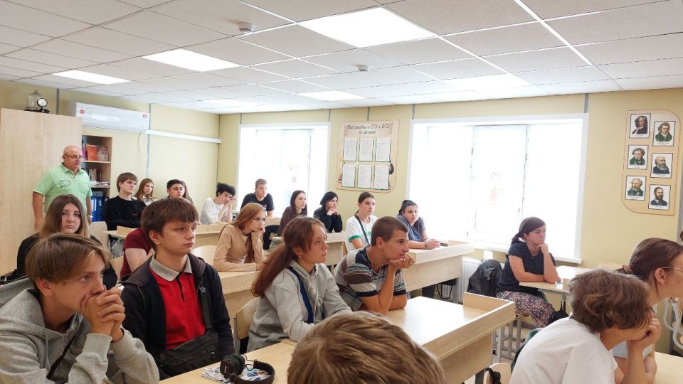 Полицейские проводят профилактические мероприятия с несовершеннолетними Полицейские проводят профилактические мероприятия с несовершеннолетними