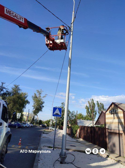 В Жовтневом районе Мариуполя энергетики проинспектировали шкафы управления освещением В Жовтневом районе Мариуполя энергетики проинспектировали шкафы управления освещением