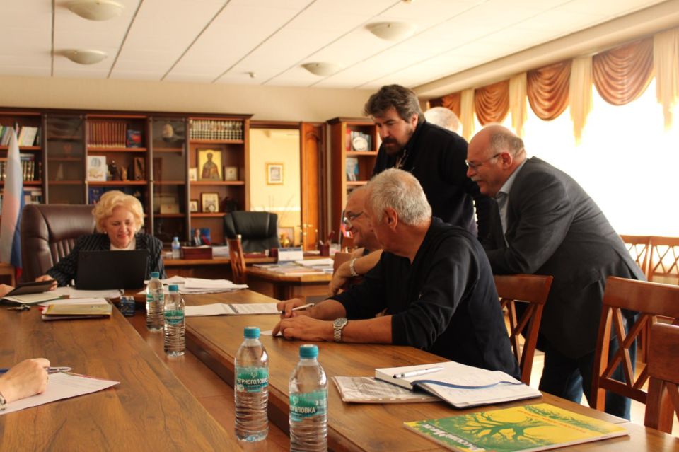 Ректор ДонГУ Светлана Беспалова встретилась с учеными университета Ректор ДонГУ Светлана Беспалова встретилась с учеными университета