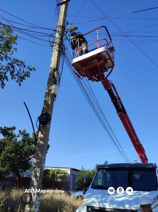 В Жовтневом районе Мариуполя энергетики проинспектировали шкафы управления освещением