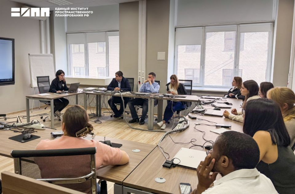 Уникальный опыт в градостроительстве: студенты МАРХИ приступили к разработке концепции развития Горловки ДНР Уникальный опыт в градостроительстве: студенты МАРХИ приступили к разработке концепции развития Горловки ДНР