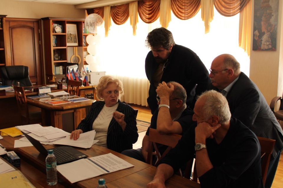 Ректор ДонГУ Светлана Беспалова встретилась с учеными университета Ректор ДонГУ Светлана Беспалова встретилась с учеными университета