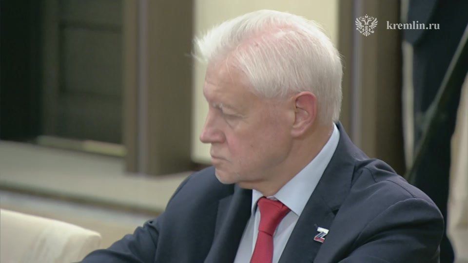 «В ваши ряды вливаются участники боевых действий: уверен, что они внесут свой позитивный вклад в работу политических партий и на местах, и в центре» – Президент в ходе встречи с руководителями фракций Госдумы