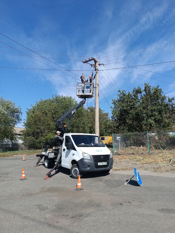 Сотрудники МУП «Мариупольгорсвет» провели работы по установке наружного освещения на дороге, ведущей к детскому саду по ул. Гранитная