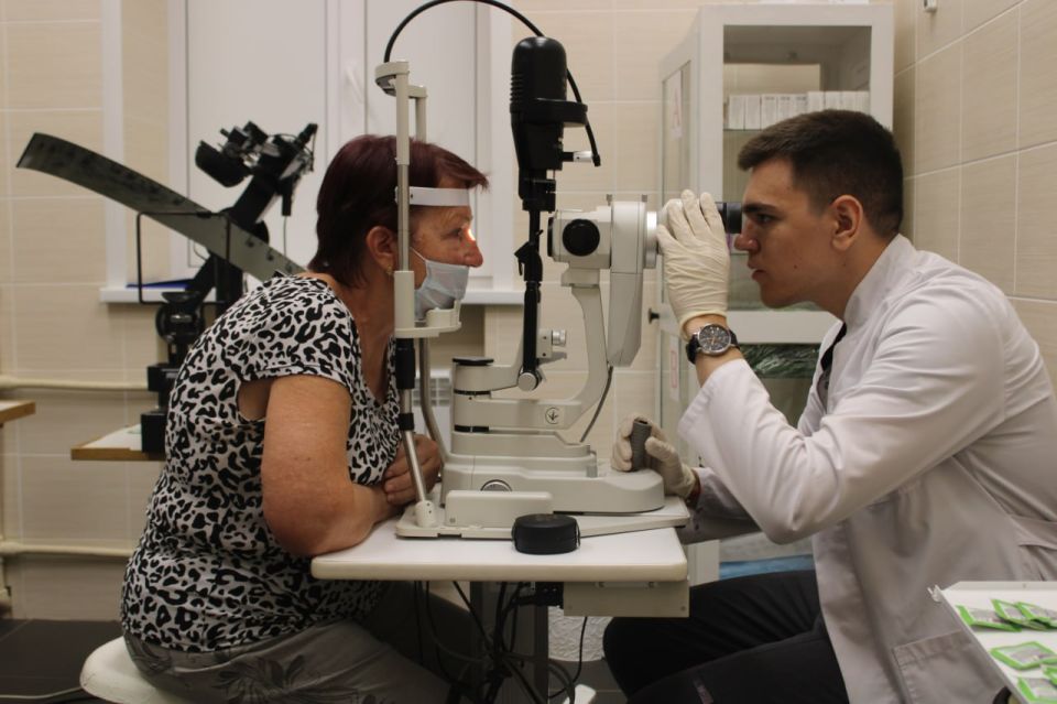 Медики из Санкт-Петербурга возвращают зрение мариупольцам