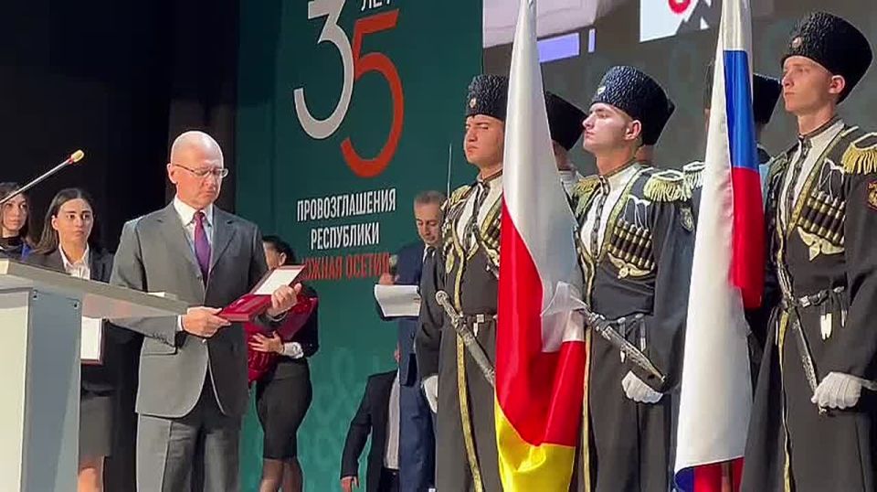 Первый Герой России из Южной Осетии — Кириенко передал "Золотую звезду" отцу Радислава Хугаева, погибшего при освобождении Мариуполя