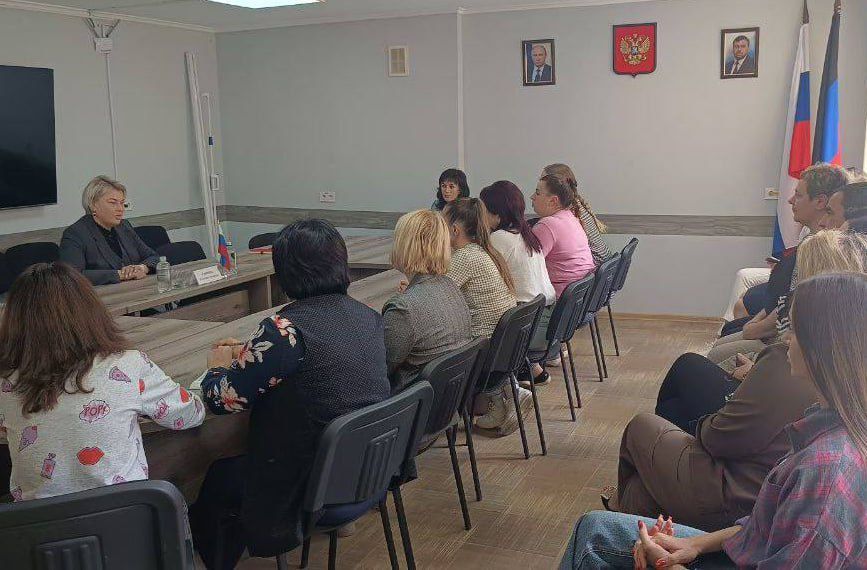 Продолжаю встречаться с жителями разных районов Мариуполя, налаживая диалог между населением и городским медицинским сообществом Продолжаю встречаться с жителями разных районов Мариуполя, налаживая диалог между населением и городским медицинским сообществом