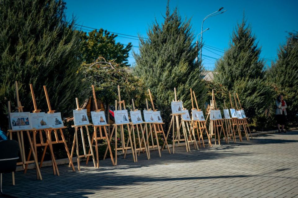 Поздравили мариупольчан с Днем города и Рождеством Богородицы Поздравили мариупольчан с Днем города и Рождеством Богородицы