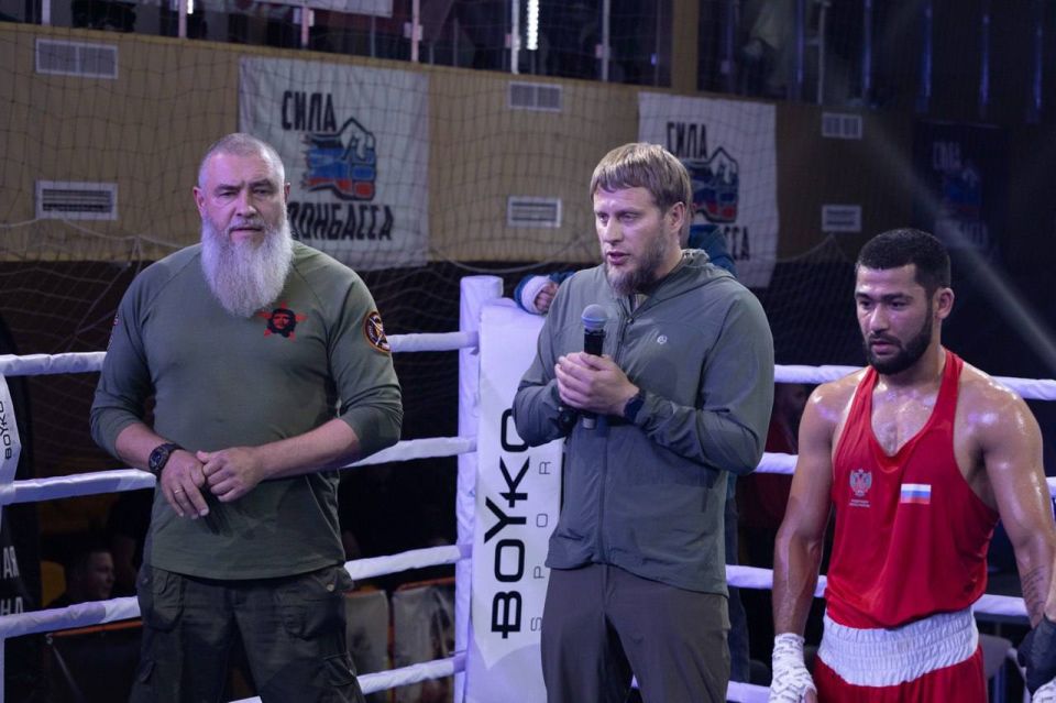 20 сентября в городе Донецк в спортивном комплексе «Сила Донбасса» прошли Открытые республиканские соревнования по боксу «Памяти первого Председателя наблюдательного совета Федерации бокса ДНР, основателя батальона... 20 сентября в городе Донецк в спортивном комплексе «Сила Донбасса» прошли Открытые республиканские соревнования по боксу «Памяти первого Председателя наблюдательного совета Федерации бокса ДНР, основателя батальона...