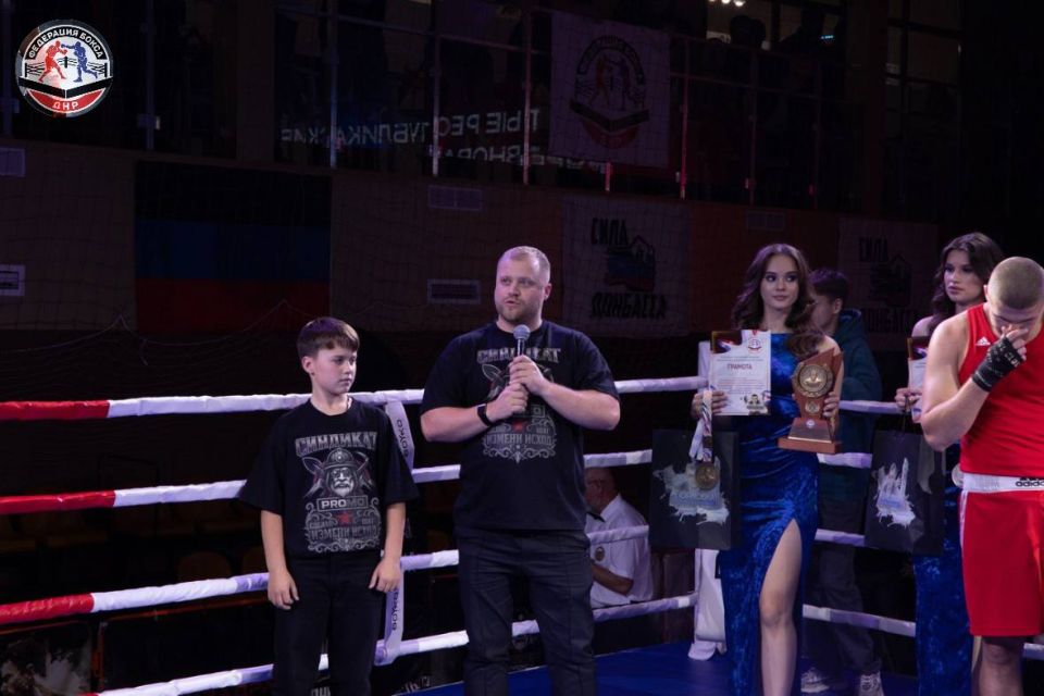 20 сентября в городе Донецк в спортивном комплексе «Сила Донбасса» прошли Открытые республиканские соревнования по боксу «Памяти первого Председателя наблюдательного совета Федерации бокса ДНР, основателя батальона... 20 сентября в городе Донецк в спортивном комплексе «Сила Донбасса» прошли Открытые республиканские соревнования по боксу «Памяти первого Председателя наблюдательного совета Федерации бокса ДНР, основателя батальона...