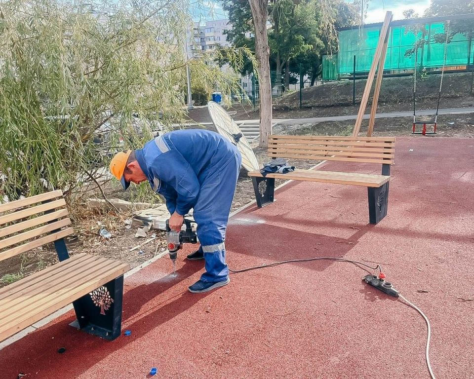 Санкт-Петербург продолжает благоустройство дворов в Жовтневом районе
