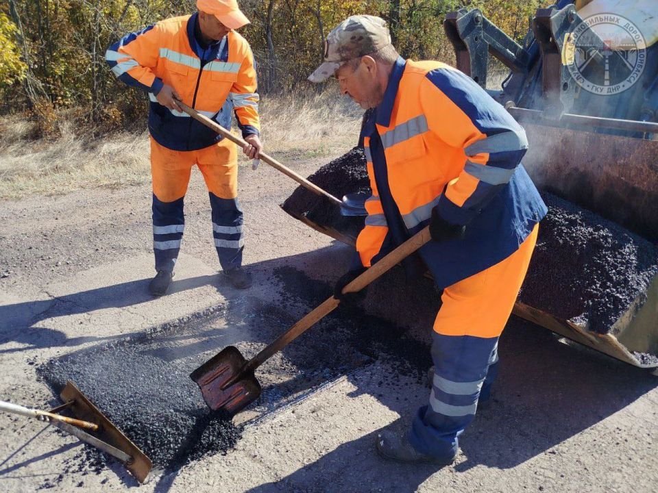 В минувшие выходные на дорогах общего пользования продолжились работы по улучшению дорожной инфраструктуры В минувшие выходные на дорогах общего пользования продолжились работы по улучшению дорожной инфраструктуры