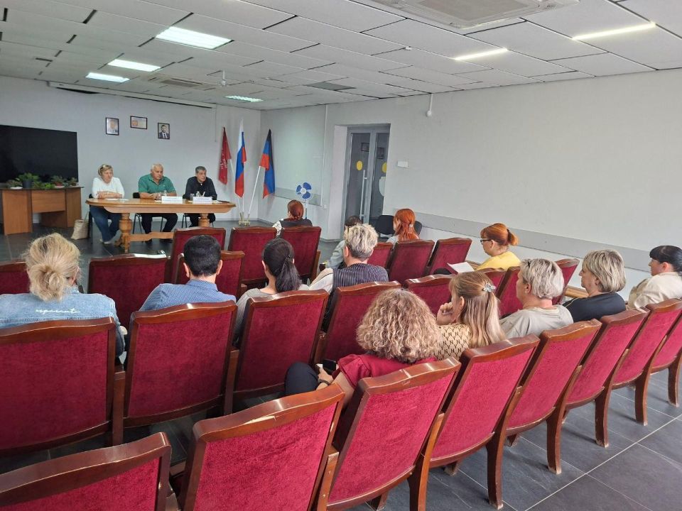 В Управе Ильичевского внутригородского района состоялась встреча руководителя Управы Скударь Владимира Георгиевича, главного врача ГБУ "Территориальное медицинское объединение здоровья матери и ребенка г. Мариуполя"...