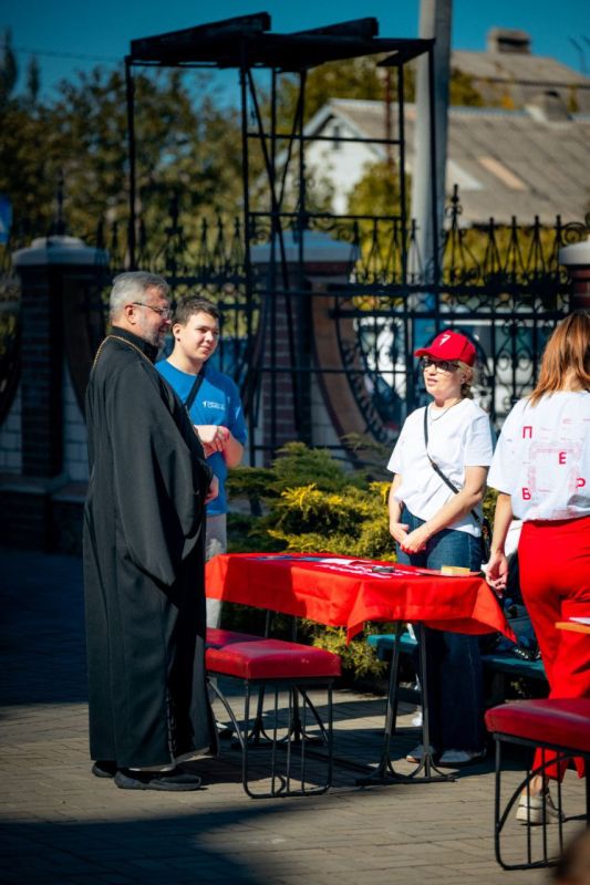 Поздравили мариупольчан с Днем города и Рождеством Богородицы Поздравили мариупольчан с Днем города и Рождеством Богородицы